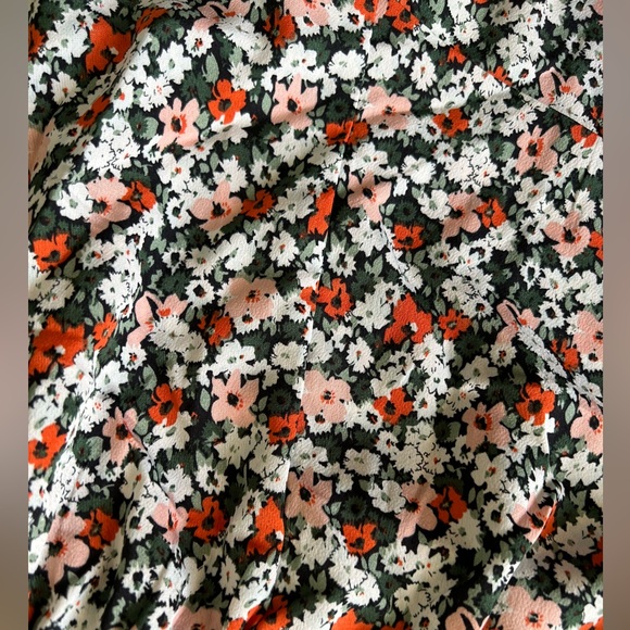 NEW Flirty Floral Print Romper Jumpsuit With Cut out Detail Chic-Knotted Front. - Picture 4 of 5